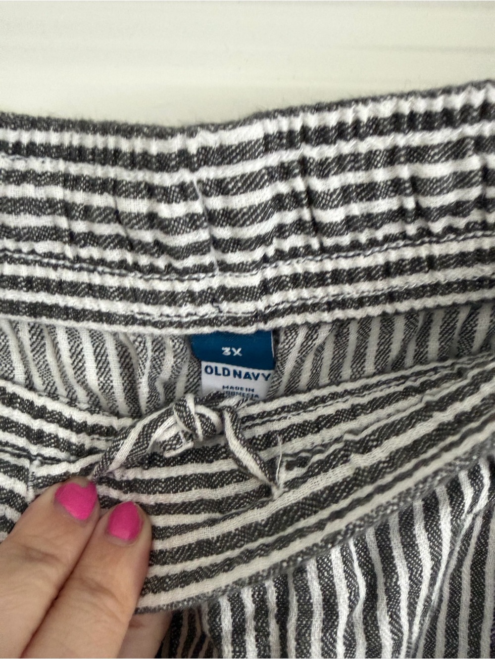 Old Navy Black & White Striped Wide Leg Pants - Picture 2 of 4